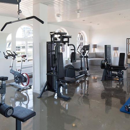 Renaissance Hamburg Hotel Екстер'єр фото A home gym