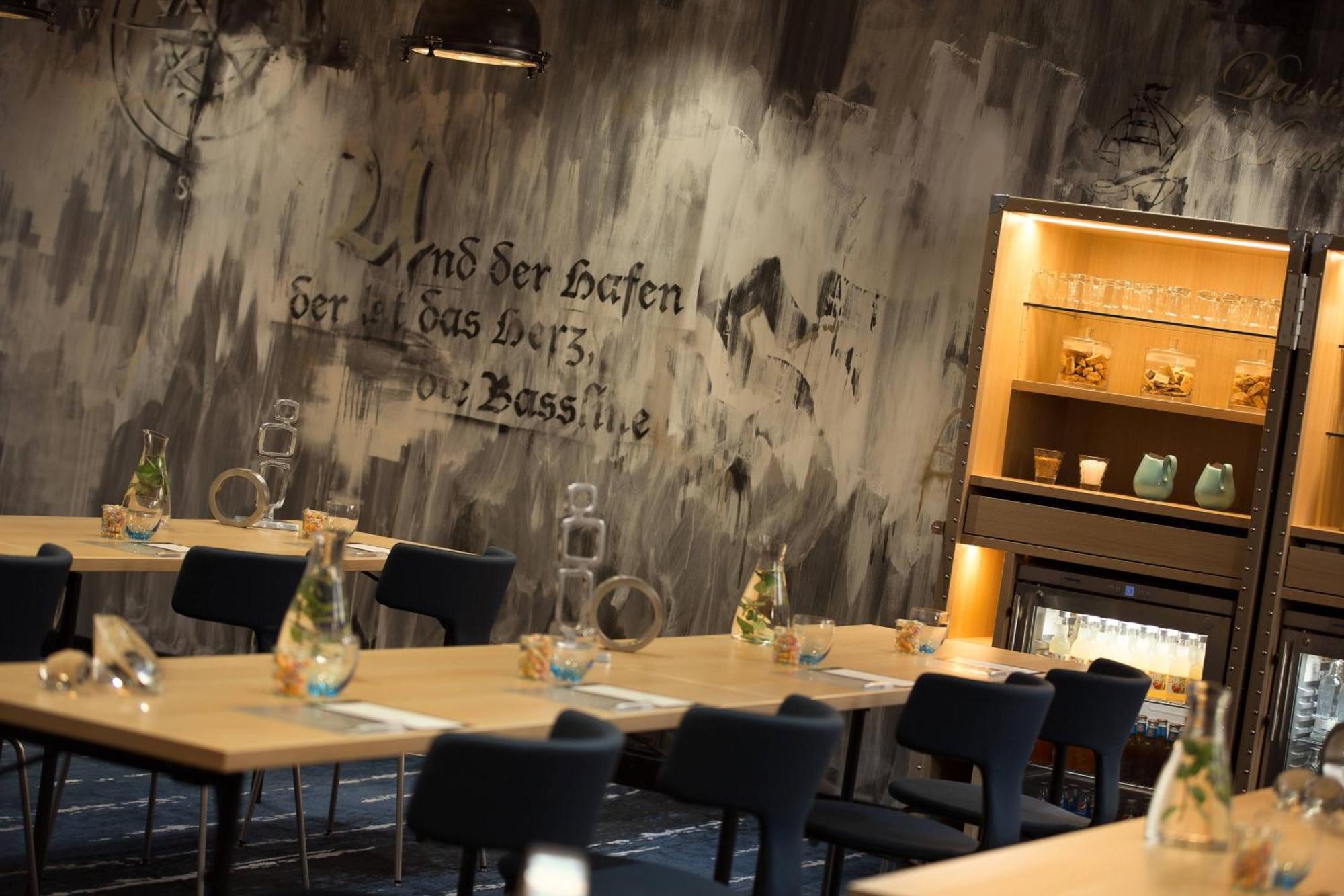 Renaissance Hamburg Hotel Екстер'єр фото Restaurant Brasserie