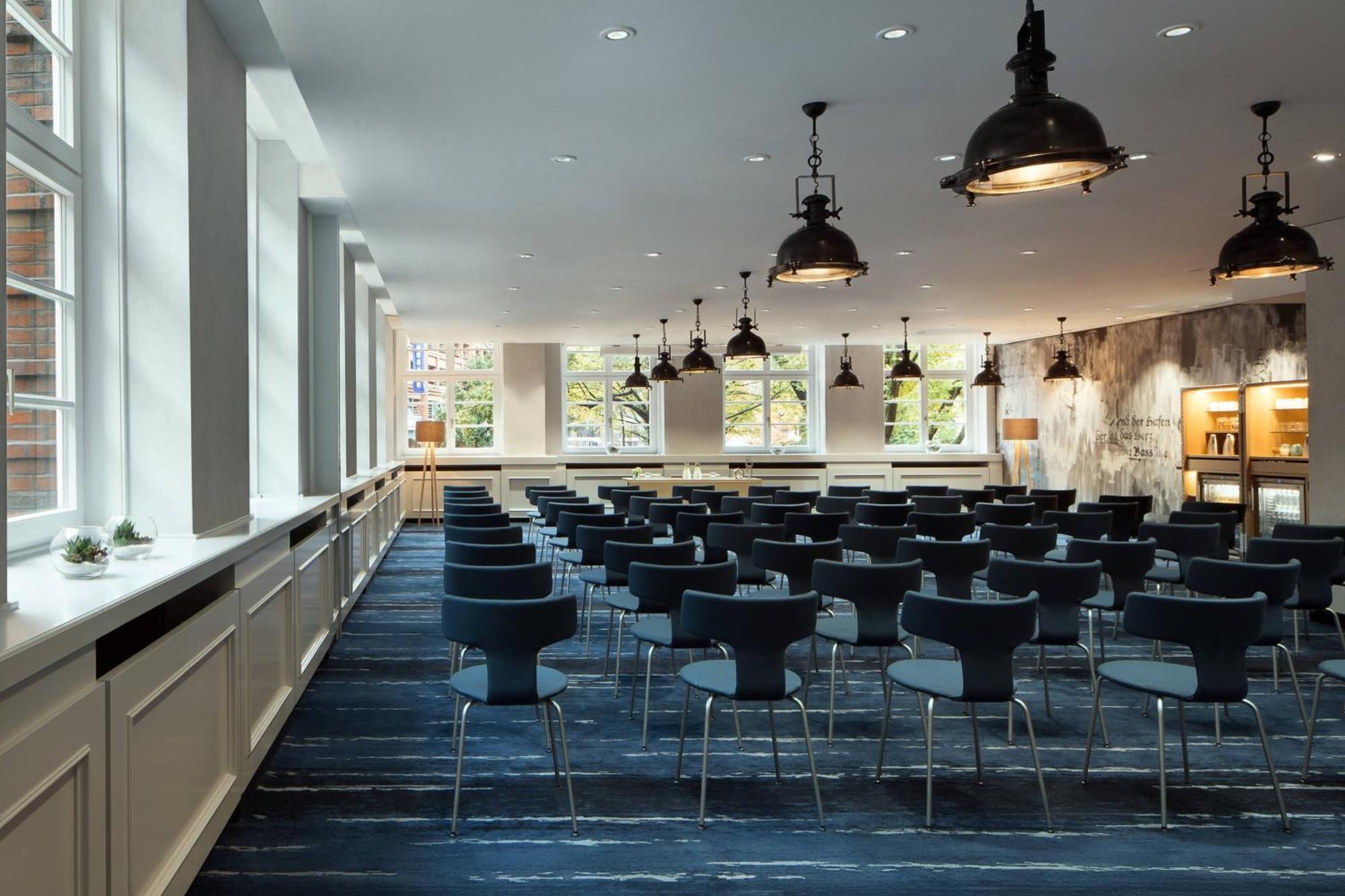 Renaissance Hamburg Hotel Екстер'єр фото The library