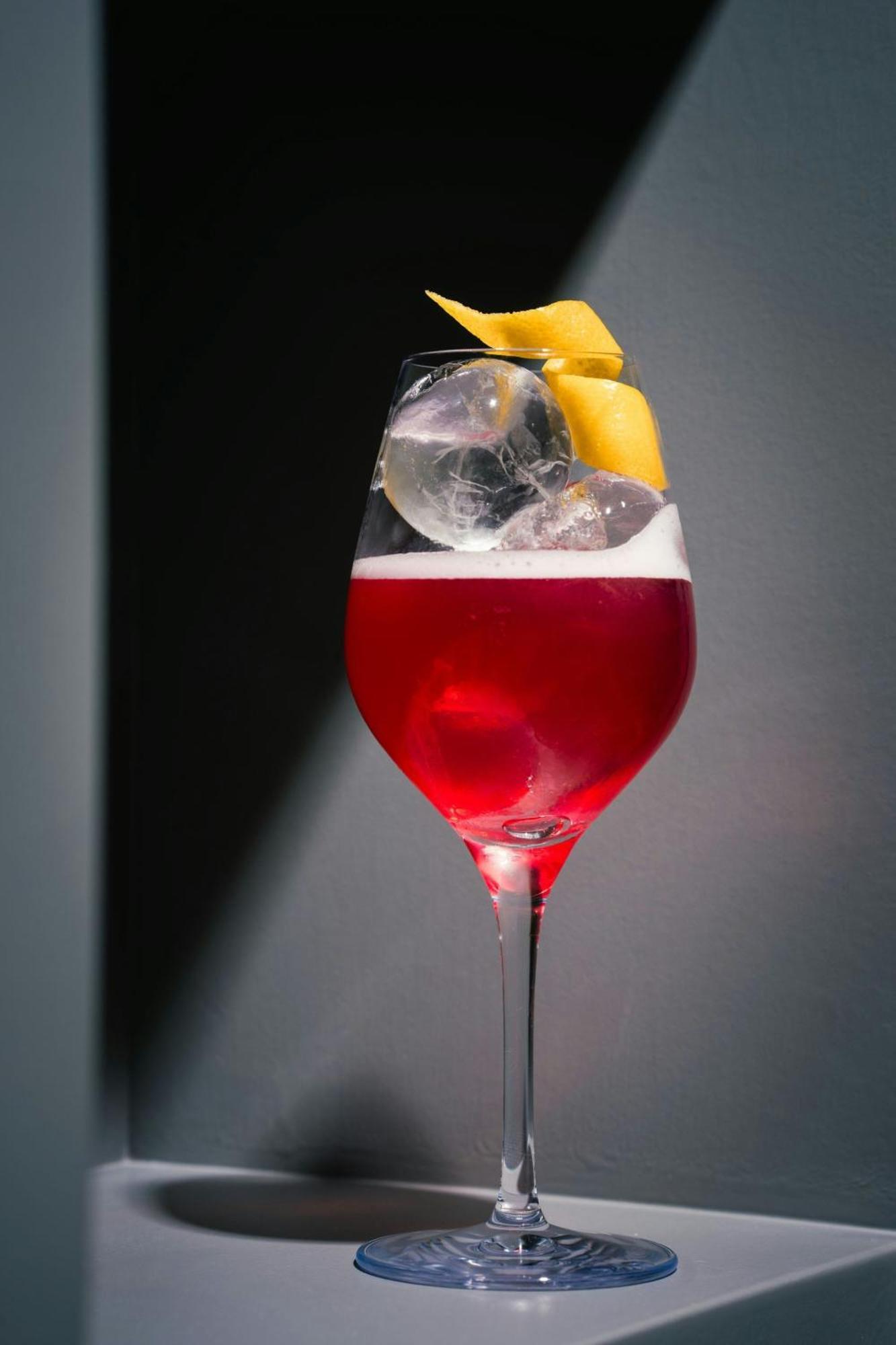 Renaissance Hamburg Hotel Екстер'єр фото A Kir Royale