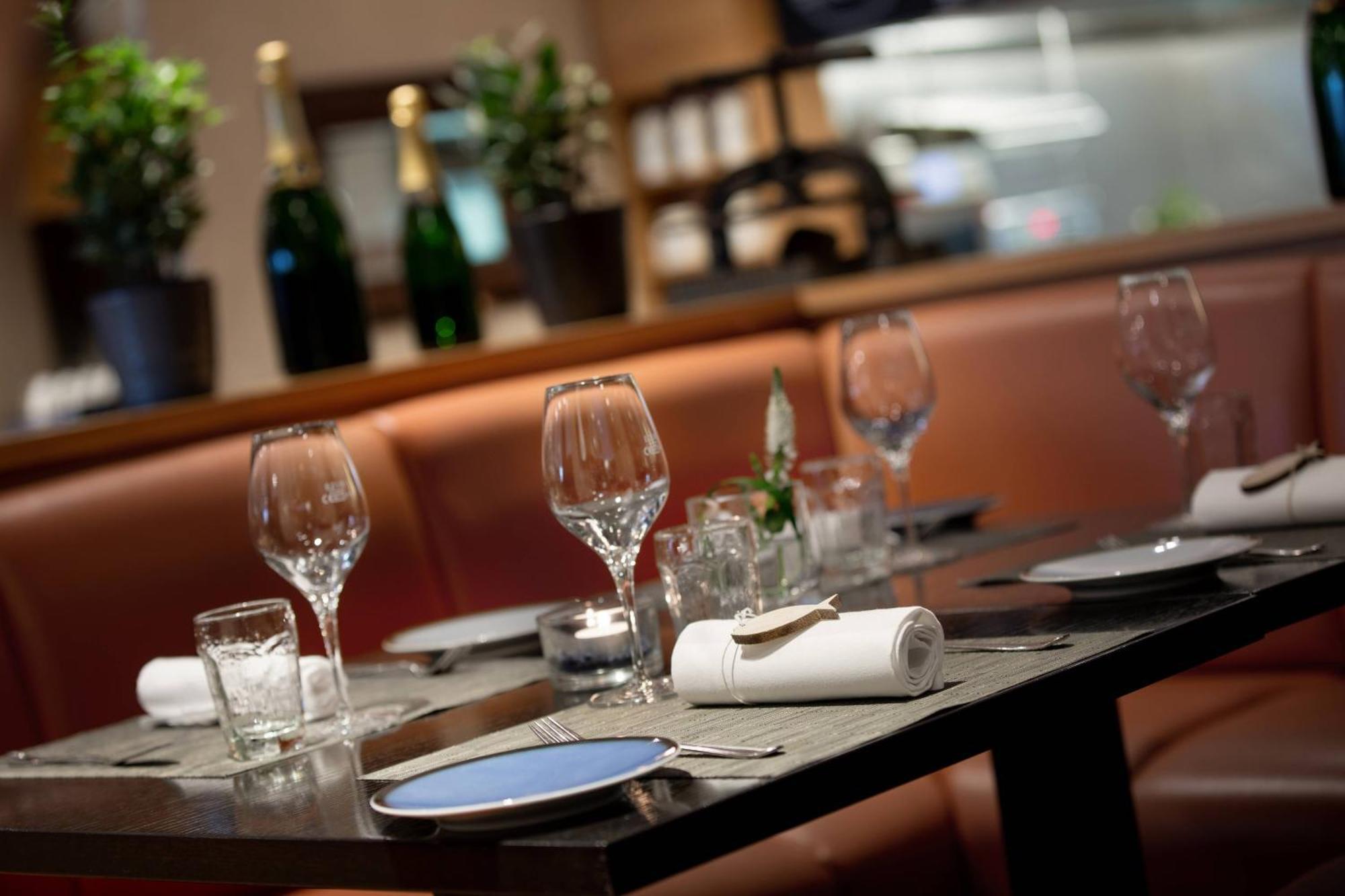 Renaissance Hamburg Hotel Екстер'єр фото Interior of the restaurant