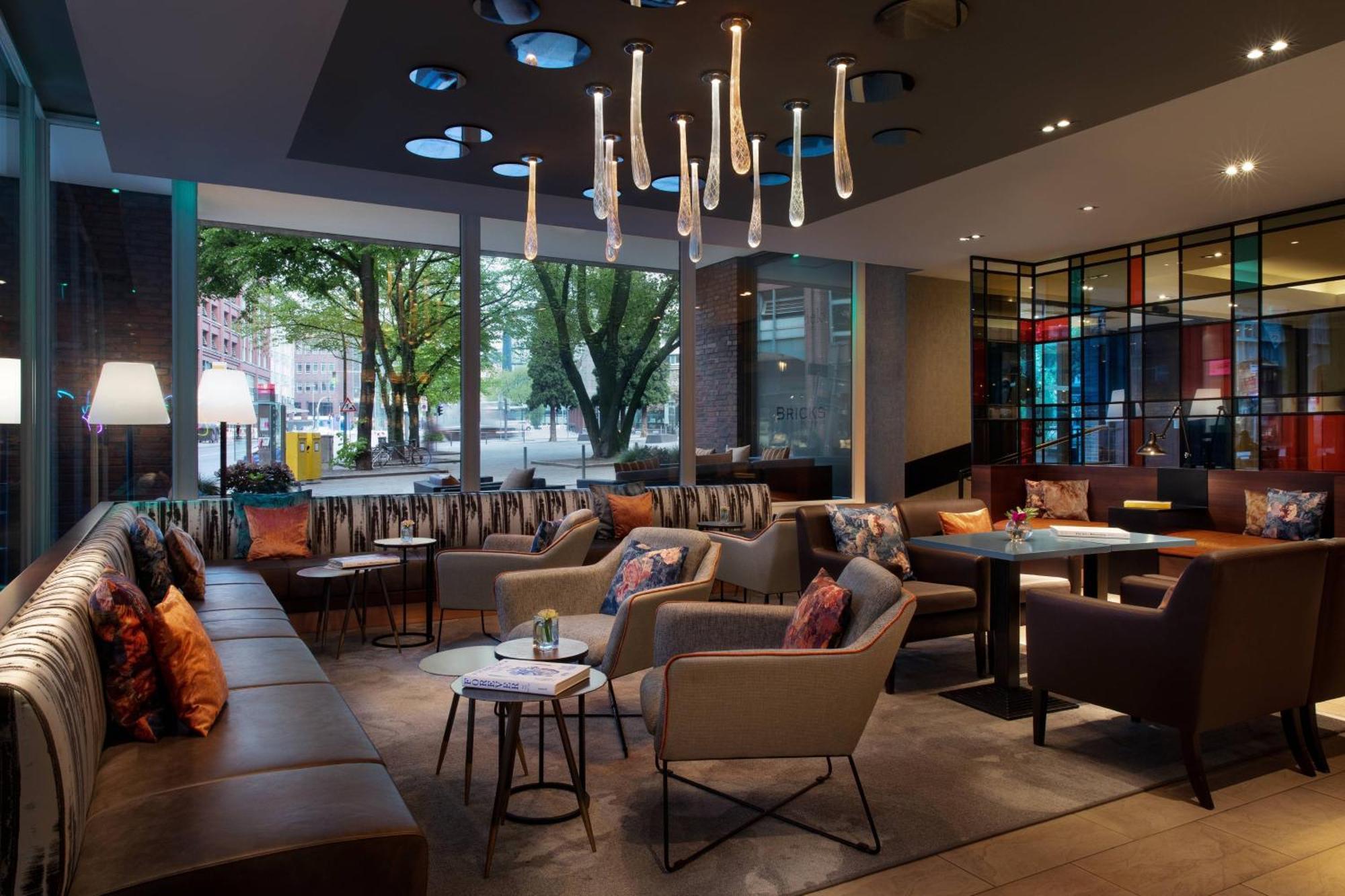 Renaissance Hamburg Hotel Екстер'єр фото The lounge at the hotel