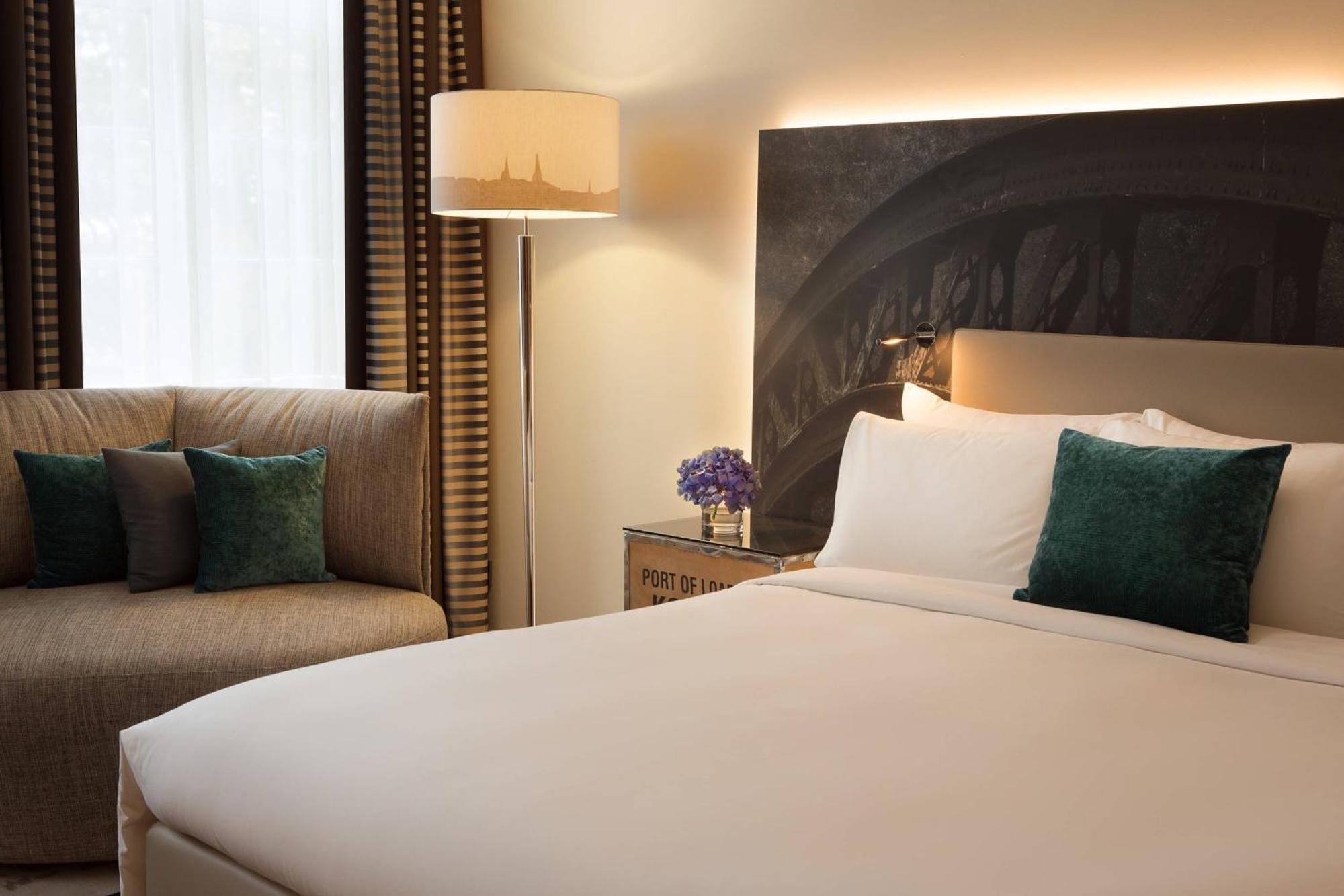 Renaissance Hamburg Hotel Екстер'єр фото Deluxe Room